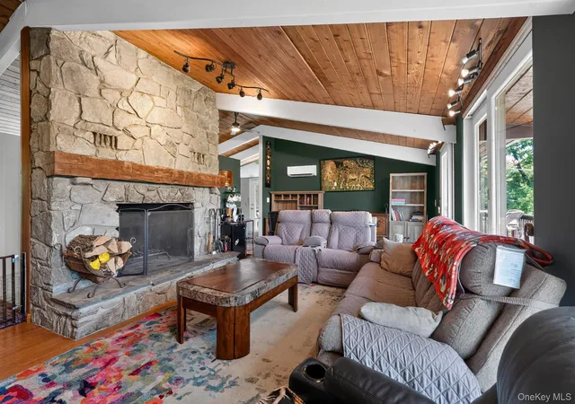 Homes for sale in Chester Town, NY | 424 Laroe Rd, Chester Town, NY 10918 | MLS# 1013375