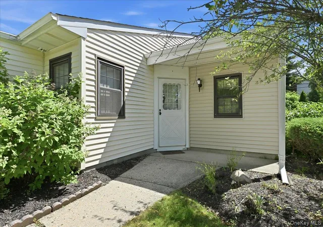 2nd image of 90 Knolls Dr, Brookhaven, NY 11790 | MLS# 1013384