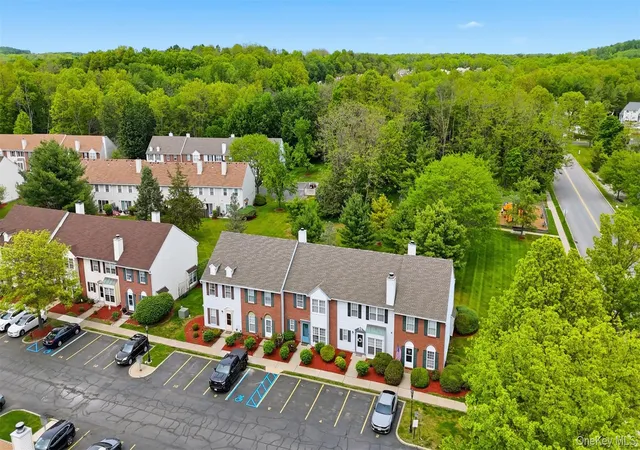2nd image of 6 Goldsmith Ct, Washingtonville, NY 10992