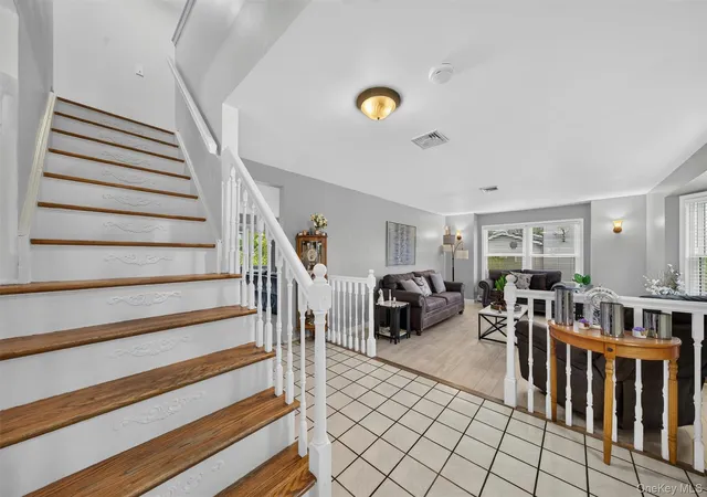 3rd image of 4 Shaker Ct, New Windsor, NY 12553 | MLS# 1013401