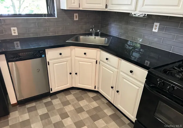 Photo 3 of Condo for sale at 284 Sneden Pl W #284, Spring Valley, NY 10977 | MLS# 1013404 | Listing updated on 2026-10-06