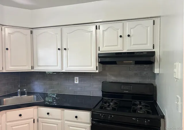 Listing Photo 4 - Condo for sale in building located at 284 Sneden Pl W, Spring Valley, NY 10977 - Unit #284