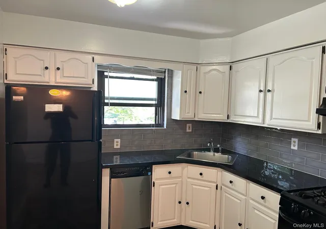 Listing Photo 5 - Condo for sale in building located at 284 Sneden Pl W, Spring Valley, NY 10977 - Unit #284