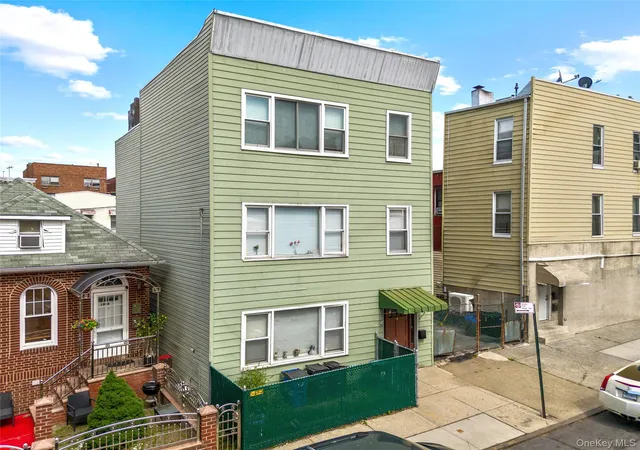 Homes for sale in New York, NY | 1804 Muliner Ave, New York, NY 10462 | MLS# 1013426