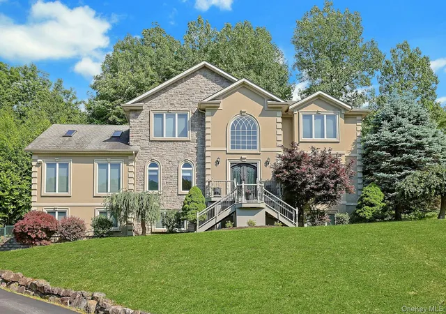 Photo 2 of Single family home for sale at 6 Cheesecote Ln, Pomona, NY 10970 | MLS# 1013506 | Listing updated on 2026-06-22