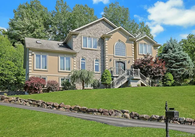 Photo 3 of Single family home for sale at 6 Cheesecote Ln, Pomona, NY 10970 | MLS# 1013506 | Listing updated on 2026-06-22
