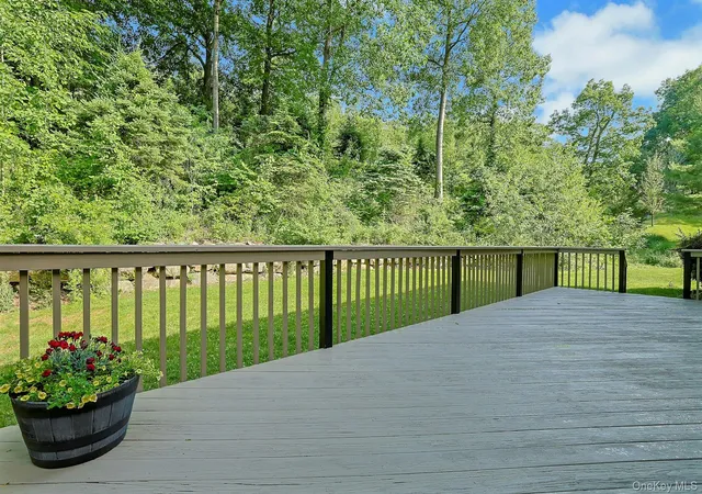 Photo 5 of Single family home for sale at 6 Cheesecote Ln, Pomona, NY 10970 | MLS# 1013506 | Listing updated on 2026-06-22
