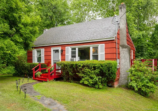 Homes for sale in Hyde Park, NY | 24 Dutchess Hill Rd, Hyde Park, NY 12601 | MLS# 1013508