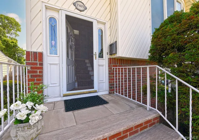 3rd image of 1989 Charles St, Hempstead, NY 11710 | MLS# 1013515