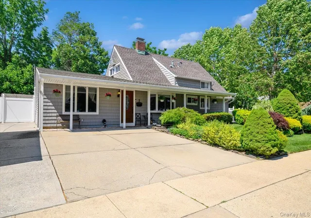 Photo 2 of Sale Pending at 2 Bridge Ln, Oyster Bay, NY 11801 | MLS# 1013522 | Listing updated on 2026-07-29