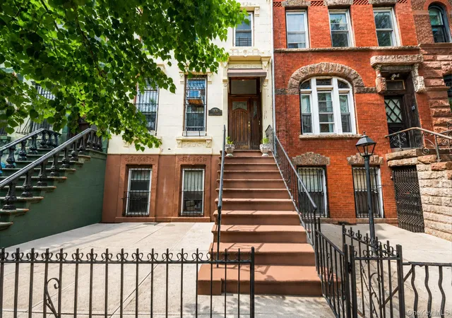 3rd image of 571 Macon St, New York, NY 11233 | MLS# 1013525