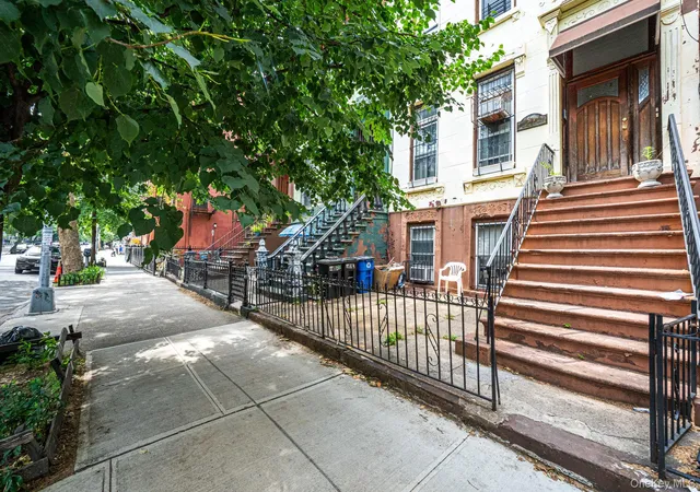 4th image of 571 Macon St, New York, NY 11233 | MLS# 1013525