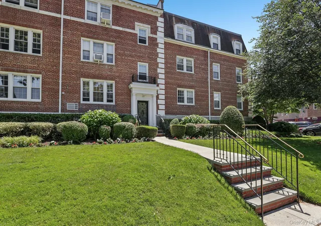1st image of 22 Hamilton Pl #I3, Garden City, NY 11530 | MLS# 1013538