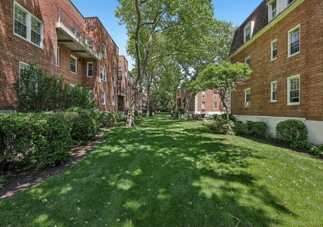 29th image of 22 Hamilton Pl #I3, Garden City, NY 11530 | MLS# 1013538