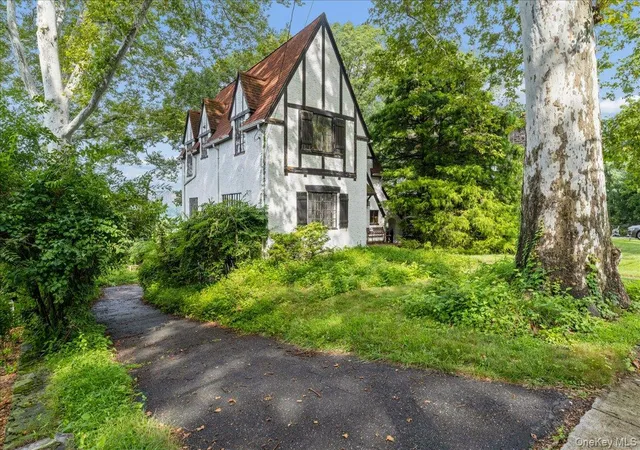 Photo 1 of Single family home for sale at 43 Pinecrest Pkwy, Greenburgh, NY 10706 | MLS# 1013607 | Listing updated on 2026-08-26