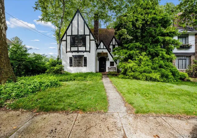 Photo 2 of Single family home for sale at 43 Pinecrest Pkwy, Greenburgh, NY 10706 | MLS# 1013607 | Listing updated on 2026-08-26
