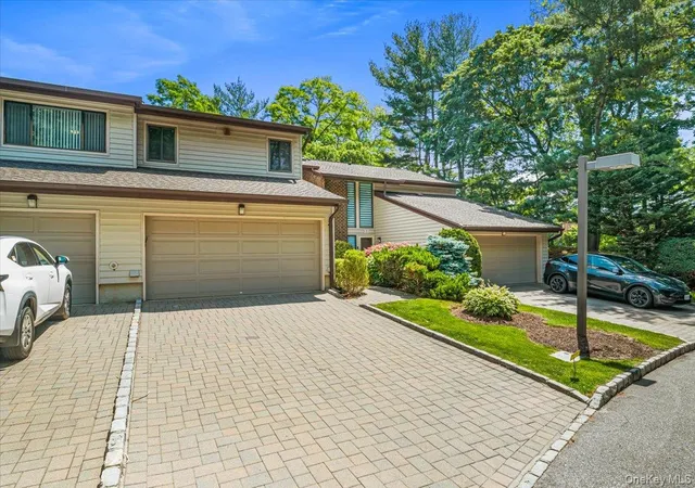 2nd image of 2 Maple Run Dr, Oyster Bay, NY 11753 | MLS# 1013640