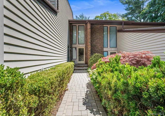 3rd image of 2 Maple Run Dr, Oyster Bay, NY 11753 | MLS# 1013640