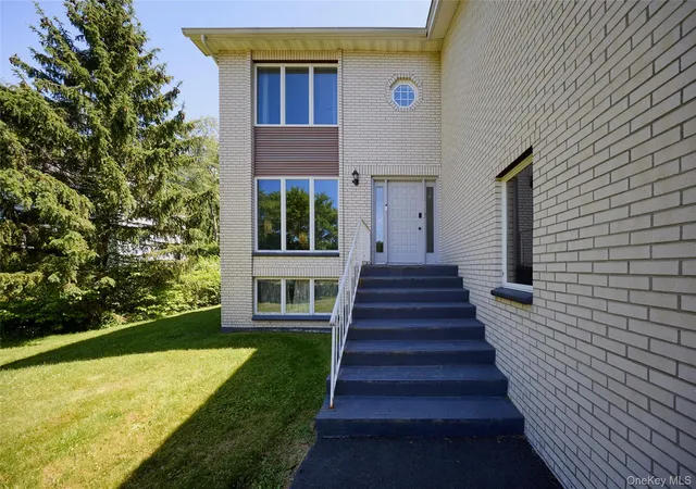 2nd image of 10 Schnabl Ct, Wappingers Falls, NY 12590 | MLS# 1013641