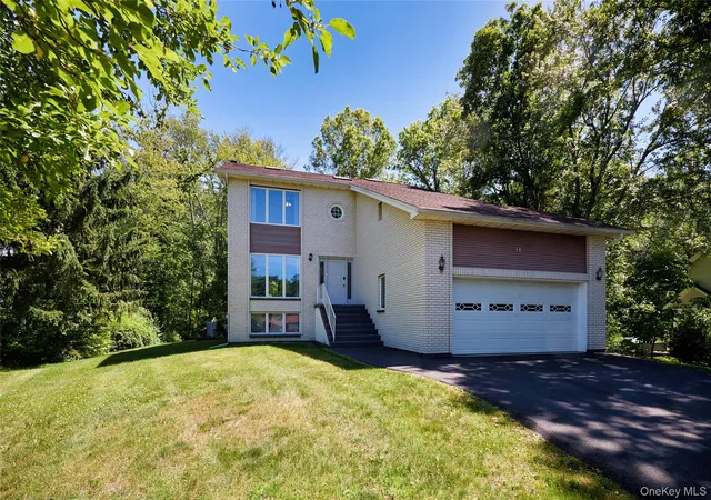 4th image of 10 Schnabl Ct, Wappingers Falls, NY 12590 | MLS# 1013641