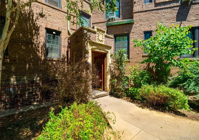 3rd image of 525 W 238Th St, New York, NY 10463