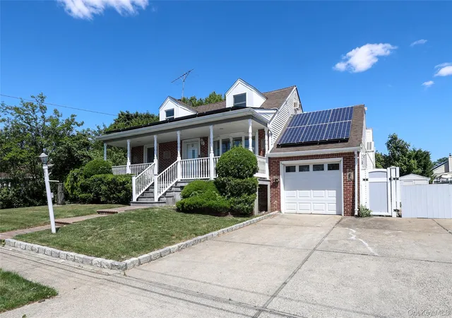 Homes for sale in Babylon, NY | 20 E Clearwater Rd, Babylon, NY 11757 | MLS# 1013669