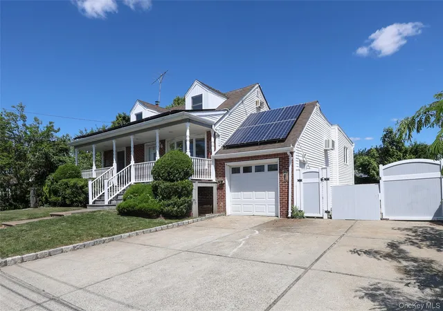 Homes for sale in Babylon, NY | 20 E Clearwater Rd, Babylon, NY 11757 | MLS# 1013669