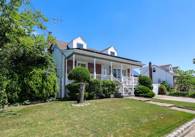 Homes for sale in Babylon, NY | 20 E Clearwater Rd, Babylon, NY 11757 | MLS# 1013669