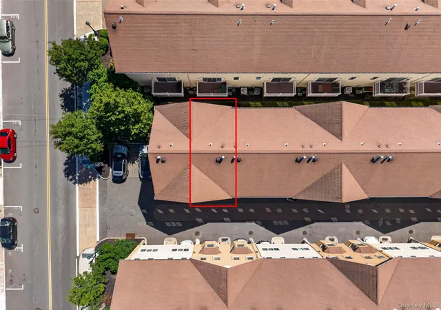 2nd image of 330 Maple Ave, Hempstead, NY 11590
