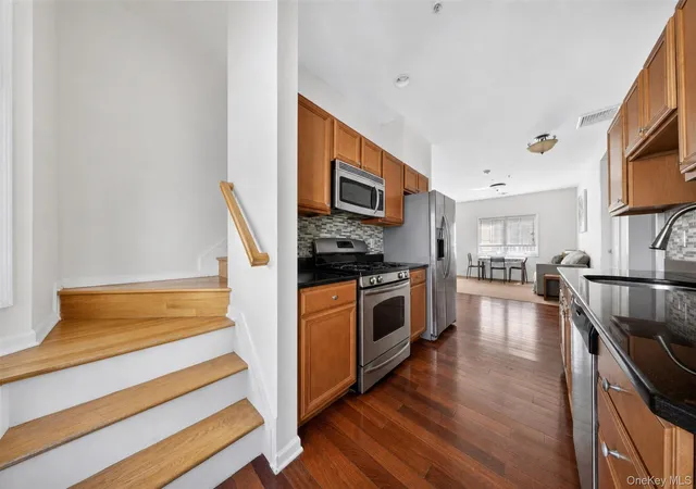 5th image of 330 Maple Ave #2, Hempstead, NY 11590 | MLS# 1013672