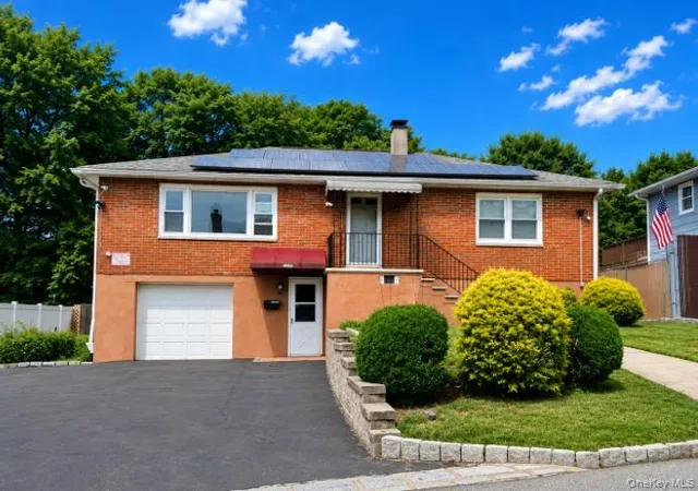 1st image of 14 (aka #10) Entrance Ct, Yonkers, NY 10710 | MLS# 1013686