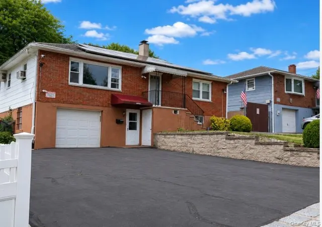 2nd image of 14 (aka #10) Entrance Ct, Yonkers, NY 10710 | MLS# 1013686