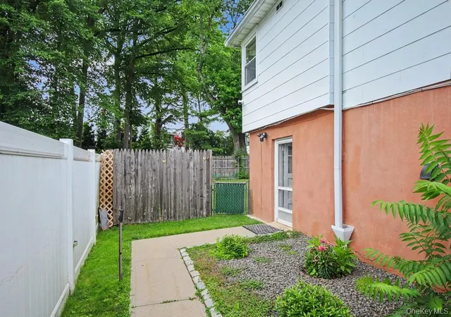 26th image of 14 (aka #10) Entrance Ct, Yonkers, NY 10710 | MLS# 1013686