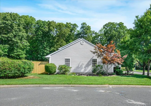 Photo 3 of Single family home for sale at 204 Mattituck Ct, Huntington, NY 11747 | MLS# 1013735 | Listing updated on 2026-08-18