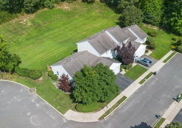 Photo 4 of Single family home for sale at 204 Mattituck Ct, Huntington, NY 11747 | MLS# 1013735 | Listing updated on 2026-08-18