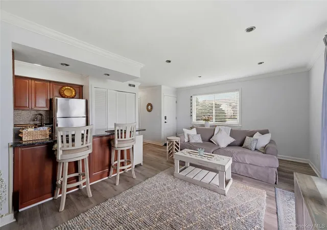 4th image of 1 Anchorage Wy #111, Hempstead, NY 11520 | MLS# 1013755