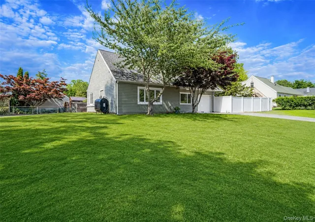 3rd image of 29 Pitchpine Pl, Medford, NY 11763 | MLS# 1013775