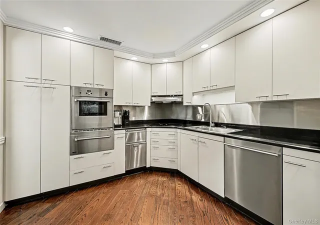 Photo 2 of Sale Pending at 34 Heritage Hills Unit #c, Somers, NY 10589 | MLS# 1013779 | Listing updated on 2026-08-01