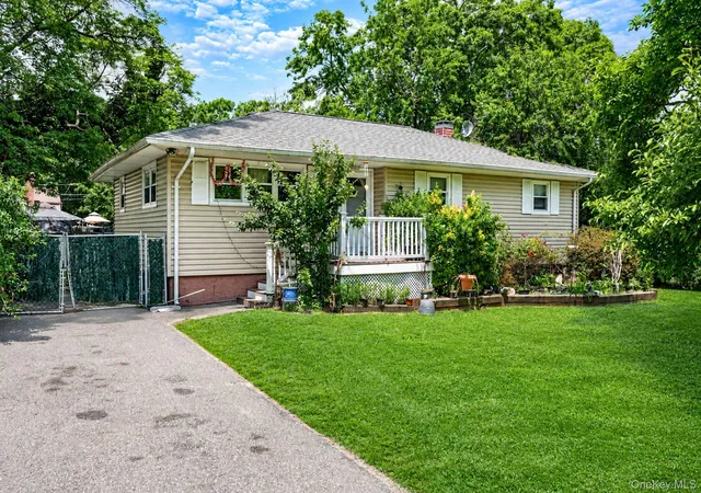 Photo 1 of Sale Pending at 71 Pinewood Dr, Brookhaven, NY 11967 | MLS# 1013782 | Listing updated on 2026-09-03