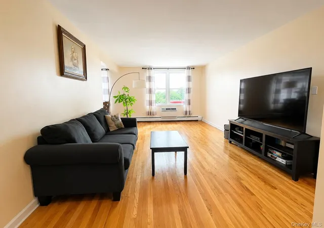 Homes for sale in New York, NY | 151-05 Cross Island Parkway #2C, New York, NY 11357 | MLS# 1013784