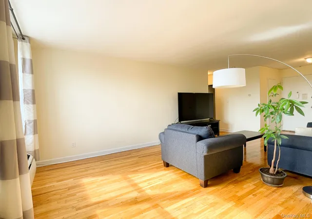 Homes for sale in New York, NY | 151-05 Cross Island Parkway #2C, New York, NY 11357 | MLS# 1013784