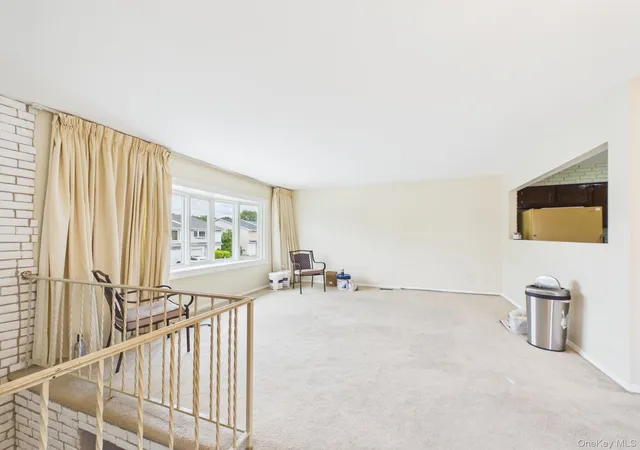 Homes for sale in New York, NY | 140 Regis Dr, New York, NY 10314 | MLS# 1013789