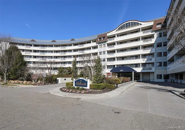 3rd image of 100 Harbor View Dr #251, North Hempstead, NY 11050 | MLS# 1013804