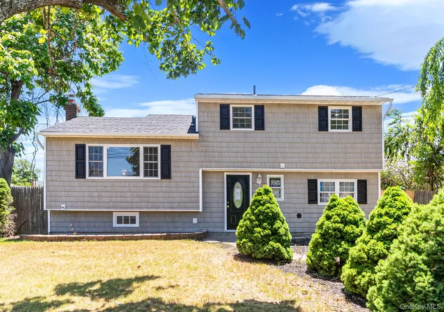 4th image of 18 Lark Dr, Centereach, NY 11720 | MLS# 1013822