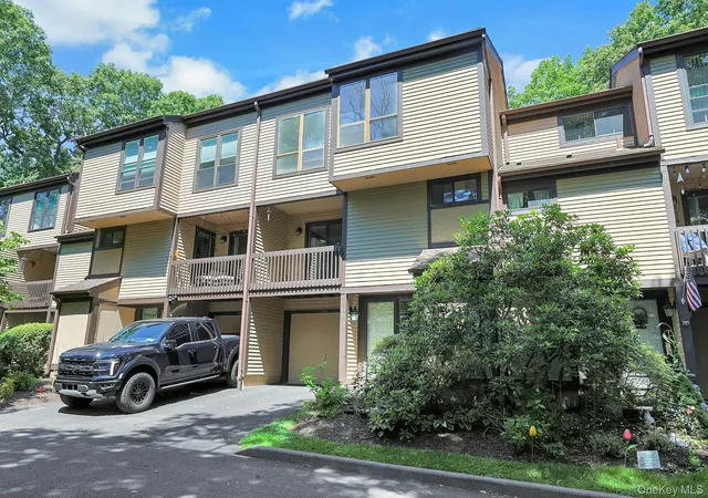 Homes for sale in Ossining, NY | 83 Deerfield Ln, Ossining, NY 10562 | MLS# 1013828