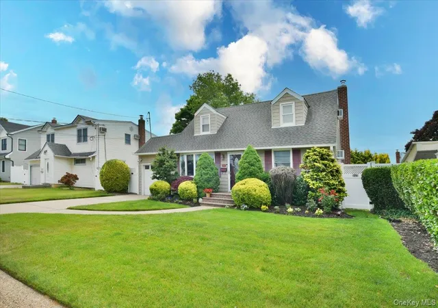 3rd image of 1872 Chester Dr, Hempstead, NY 11554 | MLS# 1013839