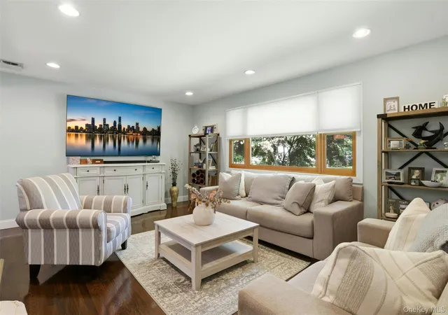 4th image of 5 Pine Hill Ln, Dix Hills, NY 11746 | MLS# 1013852