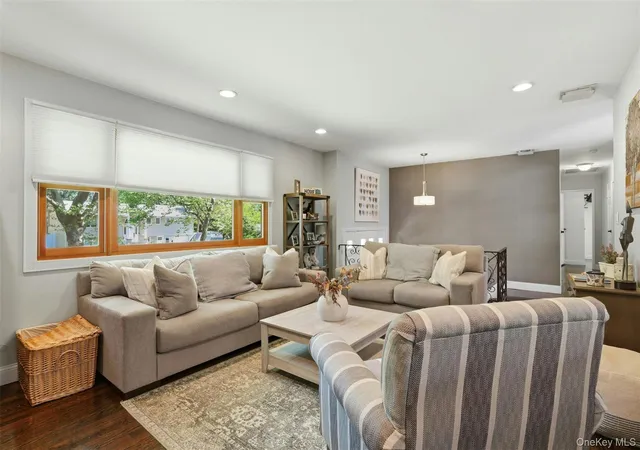 5th image of 5 Pine Hill Ln, Dix Hills, NY 11746 | MLS# 1013852