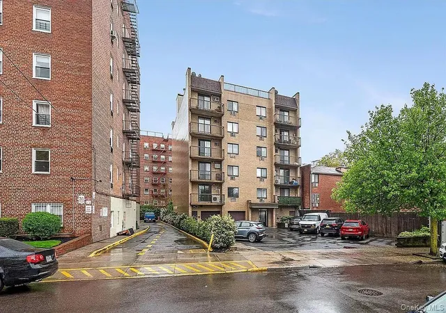 Listing Photo 4 - Condo for sale in building located at 13508 82Nd Ave, New York, NY 11435 - Unit #504