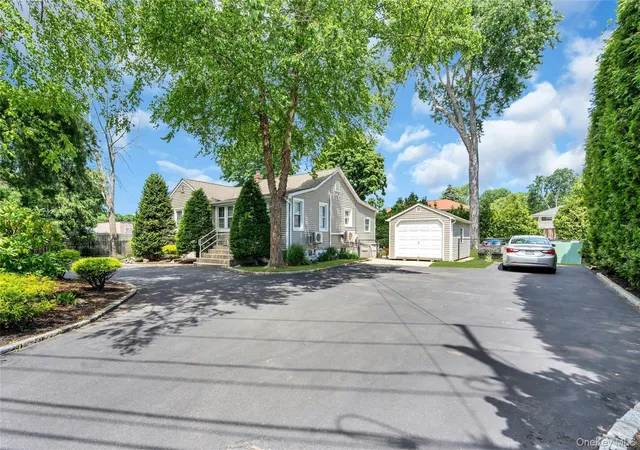 Homes for sale in Babylon, NY | 533 Old Country Rd, Babylon, NY 11729 | MLS# 1013866